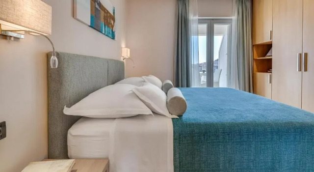 Residence Bepi Malugio, Забронировать Отель Примоштен Шибеник, рядом с Частный Пляж «Виллы Мирьяна»