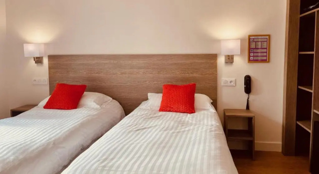 Трёхместный номер Standard с видом на внутренний двор Hotel Courbet