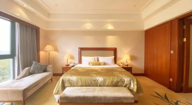 Люкс Deluxe с видом на сад New Century Grand Hotel Huaian