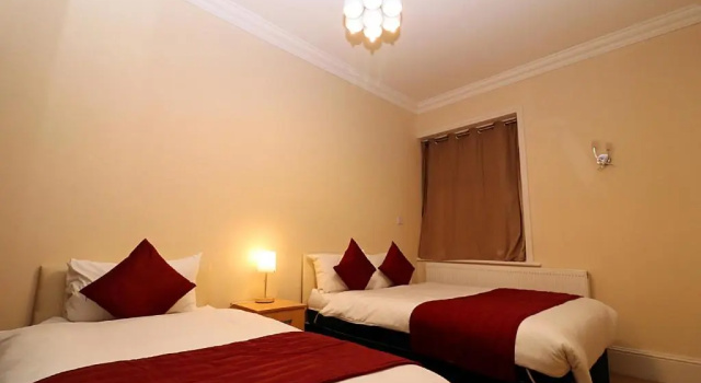 Трёхместный номер Luxury London Gatwick Inn