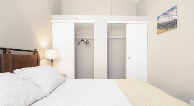 HUGE 2 Bedroom historic loft | Downtown Denver, Book Hotel Hoteller i Denver med pool, nær Denver Mint, Swimmingpool