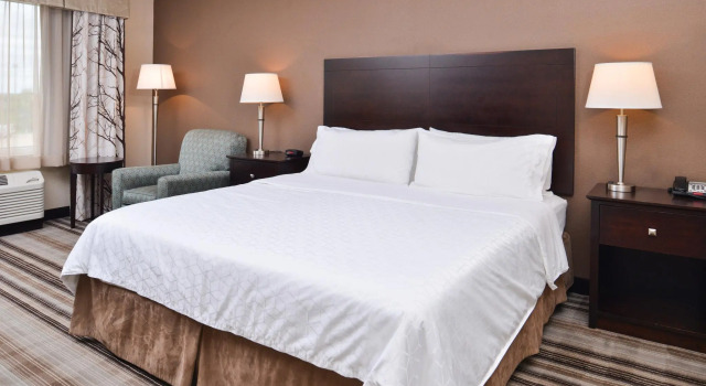 Двухместный номер Standard Holiday Inn Express & Suites Emporia Northwest by IHG