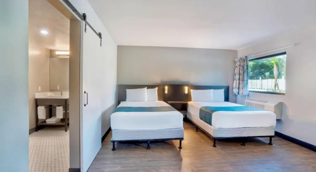 Четырёхместный номер Premium Motel 6-Fort Lauderdale, FL