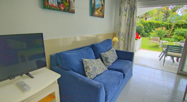 Студия Цокольный этаж с балконом La Petunia Apartment