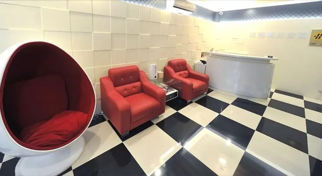 Jade Hotel