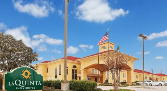 Кровать в общем номере La Quinta by Wyndham Dallas - Las Colinas
