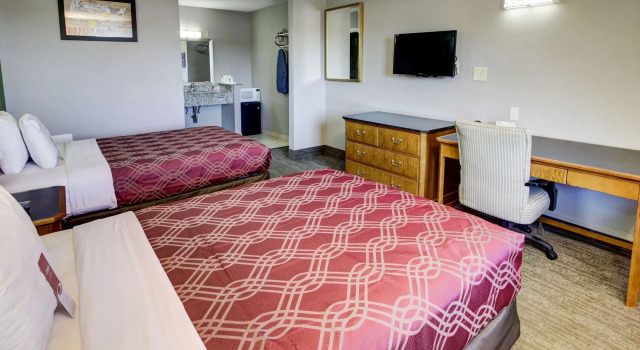 Четырёхместный номер Standard Econo Lodge Norfolk Airport