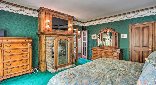 Ornate Lake Arrowhead Home With Deck, Забронировать Дом для отпуска Лейк-Эрроухэд 