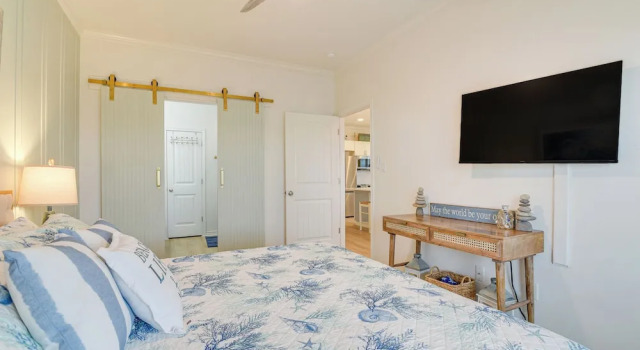 Коттедж Steps to Beach: Pet-friendly Crystal Beach Home