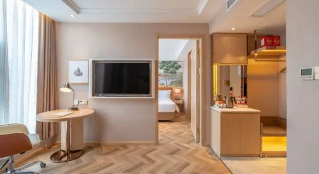 Люкс Vienna Hotel Chongqing West Station Square