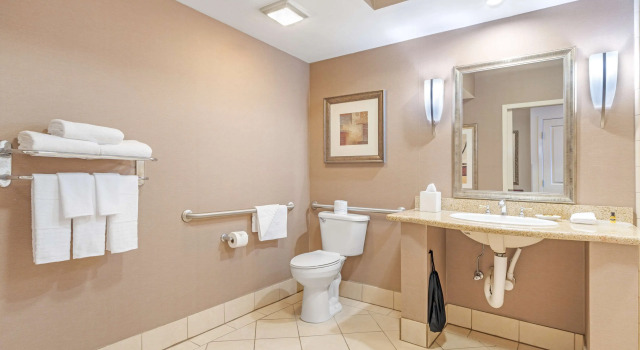 Четырёхместный номер Standard Best Western Plus Bayside Hotel
