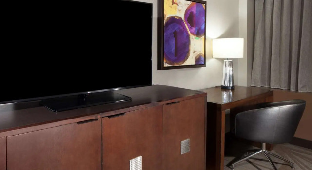 Четырёхместный номер Standard с видом на бассейн Hilton Parsippany