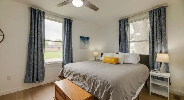 Modern Family Home in Mason w/ Backyard + Fire Pit, Rezerwuj Hotel Hotele SPA w Mason, SPA