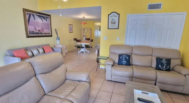 Private Townhome w/ private pool 1 block to beach 3 Bedroom Home by RedAwning, Buchen Sie Ferienhaus Padre Island USA