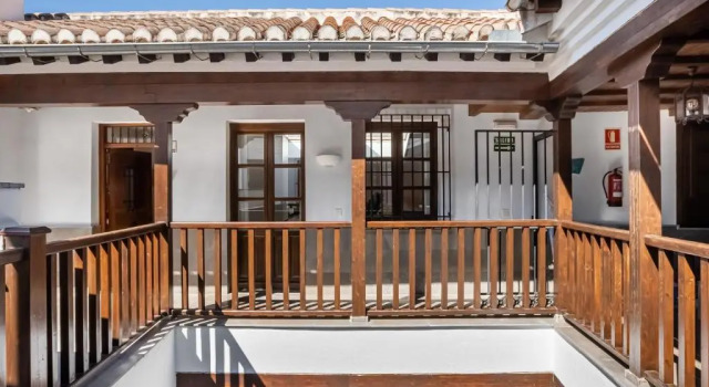 Limehome Granada Calle Sta. Ana, Varaa Huoneistohotelli Granadan keskusta 