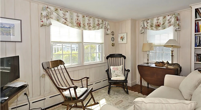 221 Shore Road - Nine Bedroom House, Varaa Hotelli Hotellit New England uima-altaalla, Uima-allas