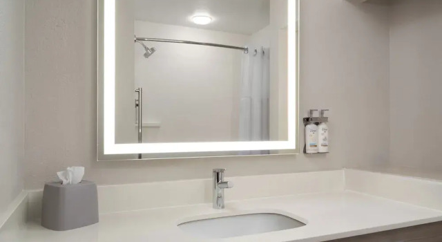 Двухместный люкс Holiday Inn Express Hotel & Suites Chaffee - Jacksonville West by IHG
