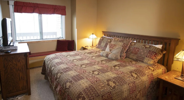 1br Ski-in, Ski-out With King Bed- Okemo Mtn Lodge 1 Bedroom Condo by RedAwning, Book Hotel Ludlow Okemo Mountain