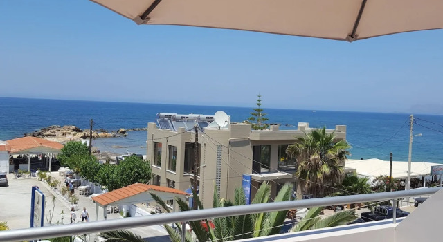 Студия с балконом и с видом на море Sevach Apartments