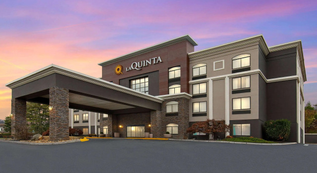 La Quinta Inn & Suites Sevierville/Kodak, Varaa Hotelli Kodak Tennessee