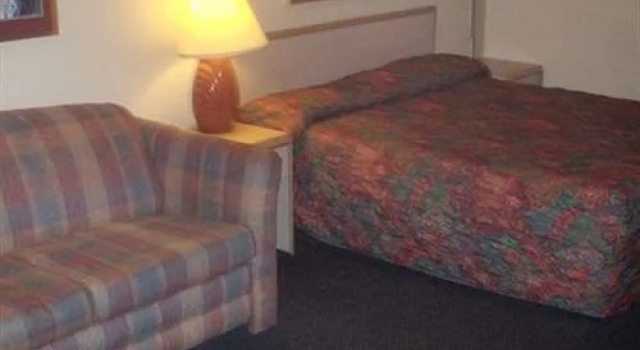 Super 7 Inn & Suites Saginaw, Rezervați Hotel Saginaw Michigan