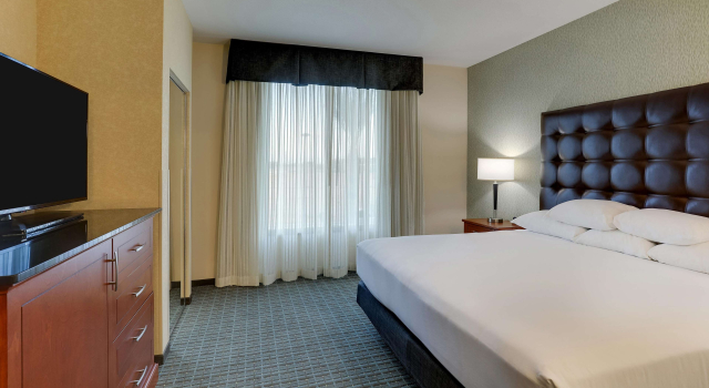 Двухместный люкс с 2 комнатами Drury Inn & Suites Phoenix Chandler Fashion Center