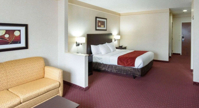 Двухместный номер Standard Comfort Suites Parkersburg South