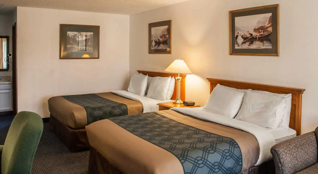 Четырёхместный номер Standard Econo Lodge Inn & Suites Hoquiam