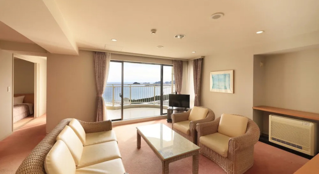 Четырёхместный номер Standard с видом на океан Kamogawa Grand Tower