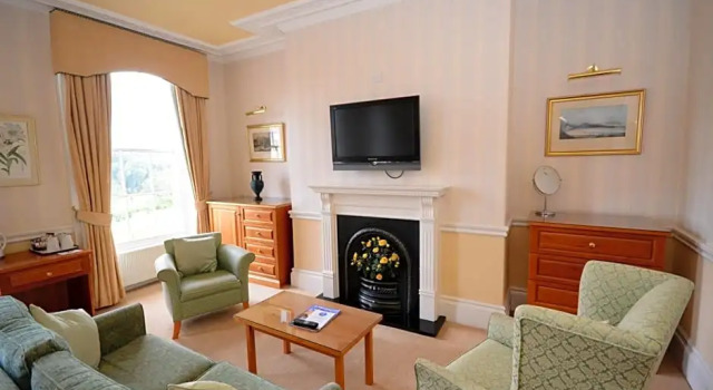 Номер Executive The Crescent Hotel