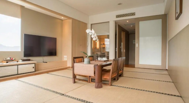 Номер Premier с видом на горы Fleur de Chine Hotel