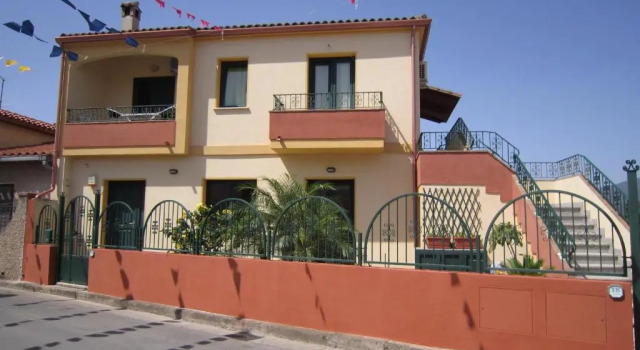 Casa Vacanze - Villa San Pietro, Забронировать Вилла Отели Вилла-Сан-Пьетро 3 звезды, 3*