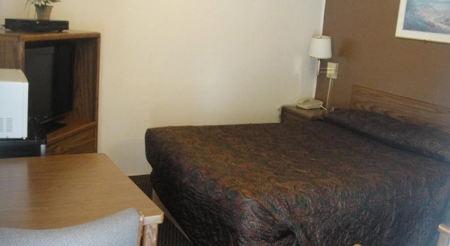 California Motel, Buchen Sie Motel Tipton Missouri