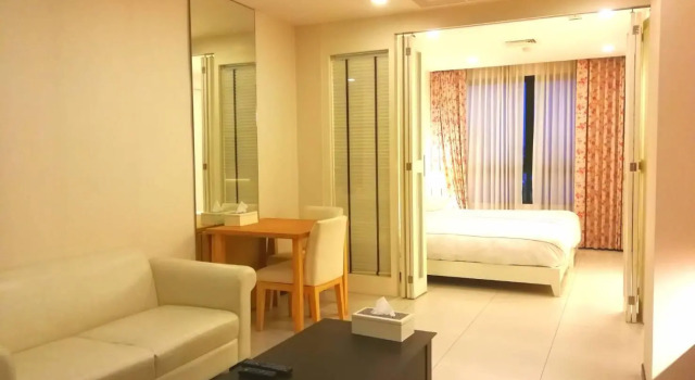 Alisha Court Hotel & Residence, Забронировать Отель Отели Бангкока с бассейном, Бассейн