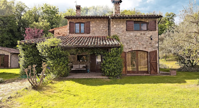 Casale Chimneys Immersed in Olive Trees, Buchen Sie Hotel Monte Castello di Vibio Umbrien