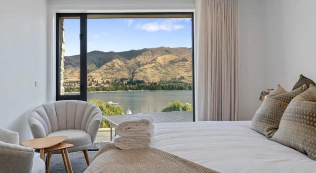 Апартаменты Lakeside Luxury Studio Apartment