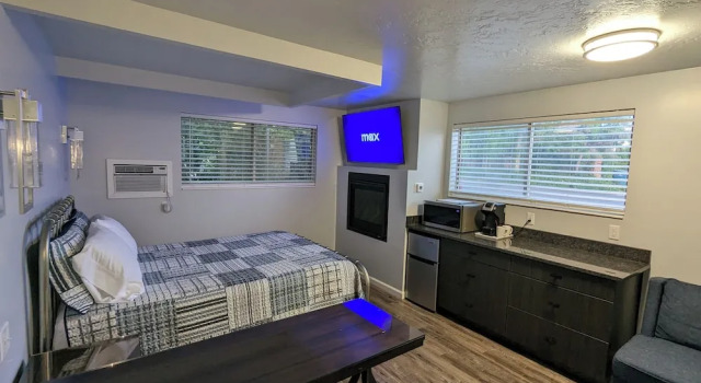Номер Luxury Majestic Rockies Motel