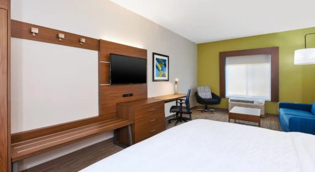 Люкс Holiday Inn Express and Suites Three Rivers by IHG