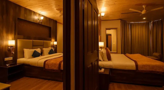 Семейный люкс с балконом и с красивым видом из окна Vilãsa Lall Ji Resort