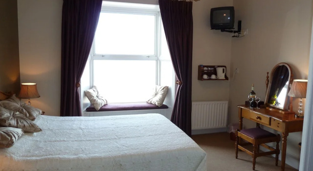 The Strand Seafood Bistro and Guesthouse, Buchen Sie Hotel Kilkee Clare