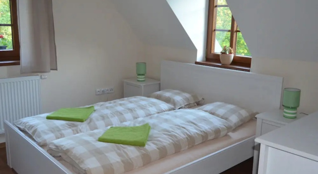 Beautiful, Spacious Holiday Home With Fireplace and Garden Pool Near the Golf Course, Rezerwuj Hotel Jablonne v Podjestedi Kraj liberecki