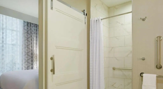 Четырёхместный номер Premium Embassy Suites Louisville Downtown