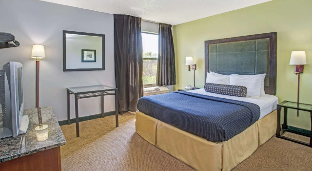Двухместный номер Standard Days Inn by Wyndham Great Lakes Naval Base