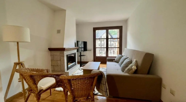 BPirineos-Parque Los Tilos 3, Book Hotel Hotels in Aragon with Parking, Parking