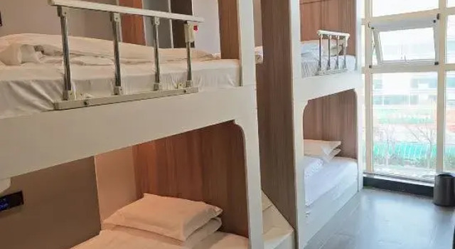 Кровать в общем номере Pengyu E-Sports Hotel (Majuqiao)