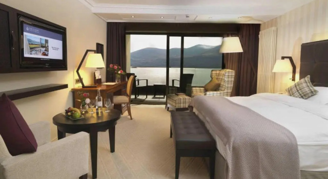 Номер Standard с видом на озеро The Europe Hotel & Resort