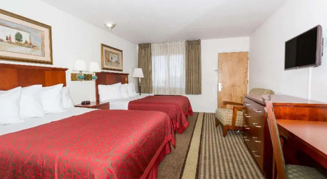 Четырёхместный номер Standard Days Inn by Wyndham Kimball