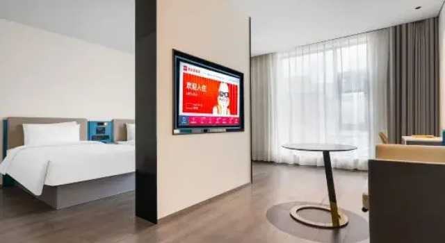 Люкс Ibis Hotel (Ge'ermu Bayi Middle Road Kunlun Square Branch)