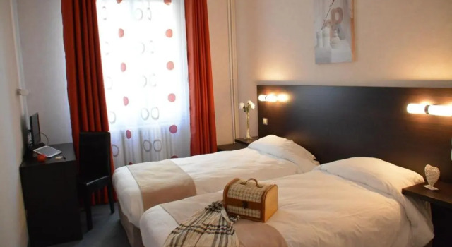 Четырёхместный номер Standard Logis Hôtel Restaurant de France