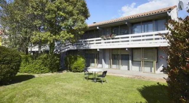 Кровать в общем номере The Originals City, Hôtel Cap Sud, Avignon